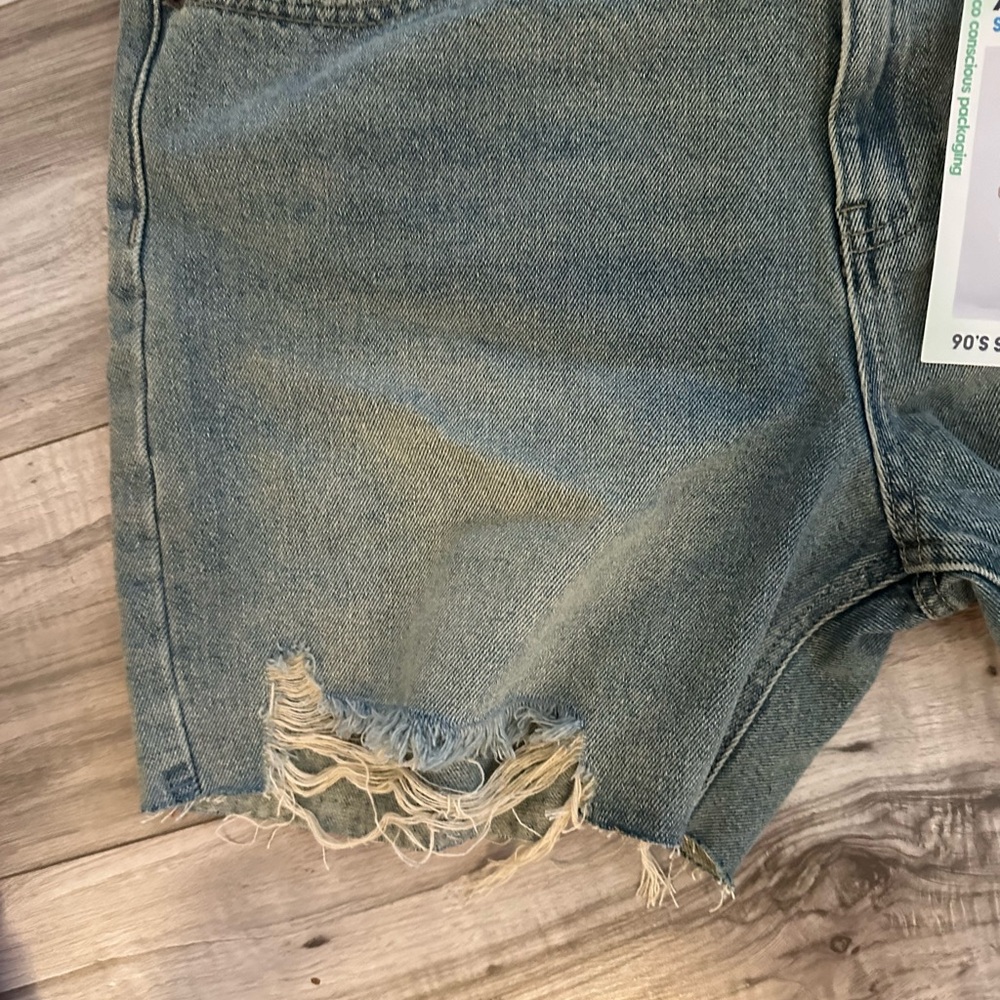 Shorts - Picture 3 of 7
